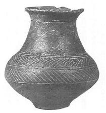 昭和5年に藤崎で出土した壺形土器（高さ19.6cm）