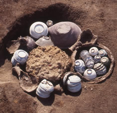 博多遺跡群の陶磁器埋納遺構（124次調査 SK236）