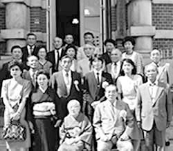 資料寄贈者の皆さんと 昭和60年(1985) 9月