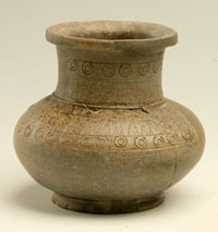 金武古墳群出土の新羅系壺