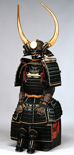 図10　水牛脇立鉄錆地六十二間星兜・黒糸毛引威丸胴具足（3代光之所用）（史料10）
