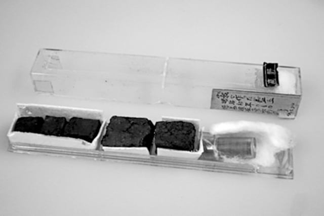 写真１ 藍玉（阿波藍）